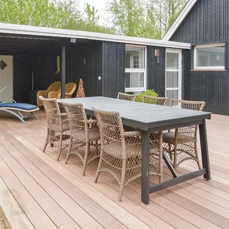 Three-bedroom In Holiday home *