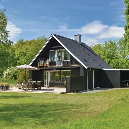 Three-bedroom In Holiday home