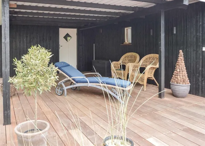 Vakantiehuis Three-bedroom In *